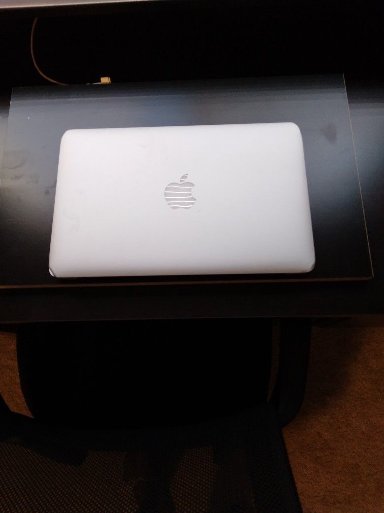 Apple 🍎 Laptop