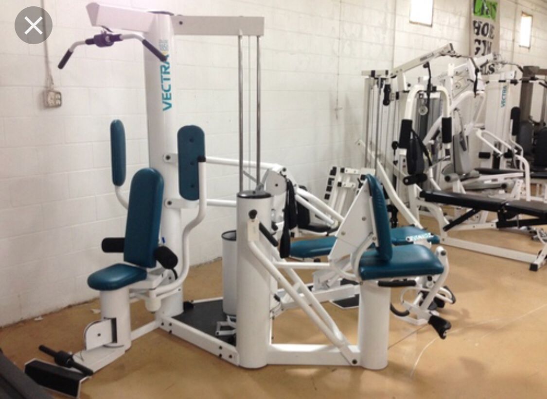 Vectra online 1800 Strength training gym for Sale in Longwood, FL