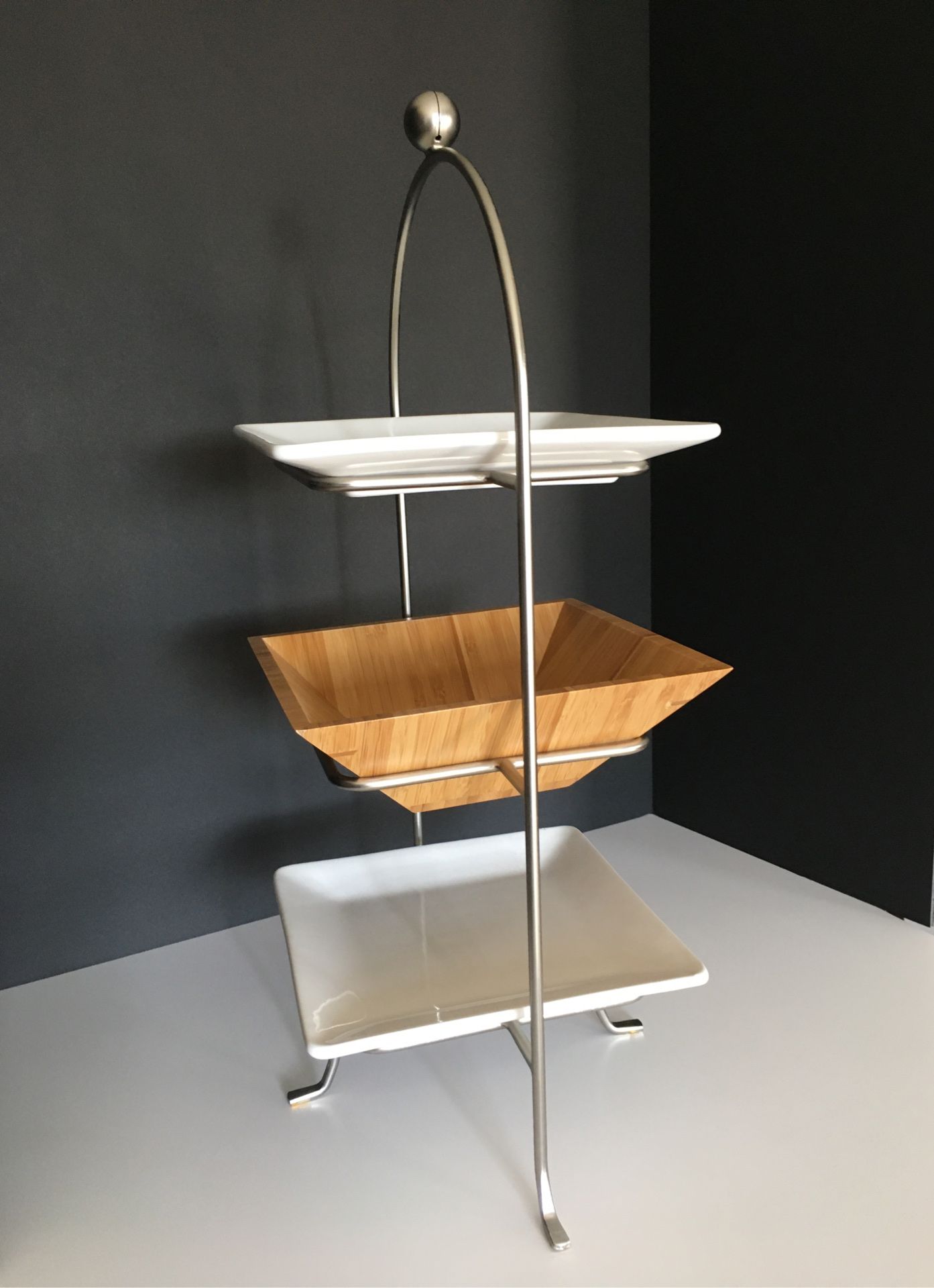Pampered Chef 3 Tier Serving Rack with 2 Plates & Bamboo Bowl