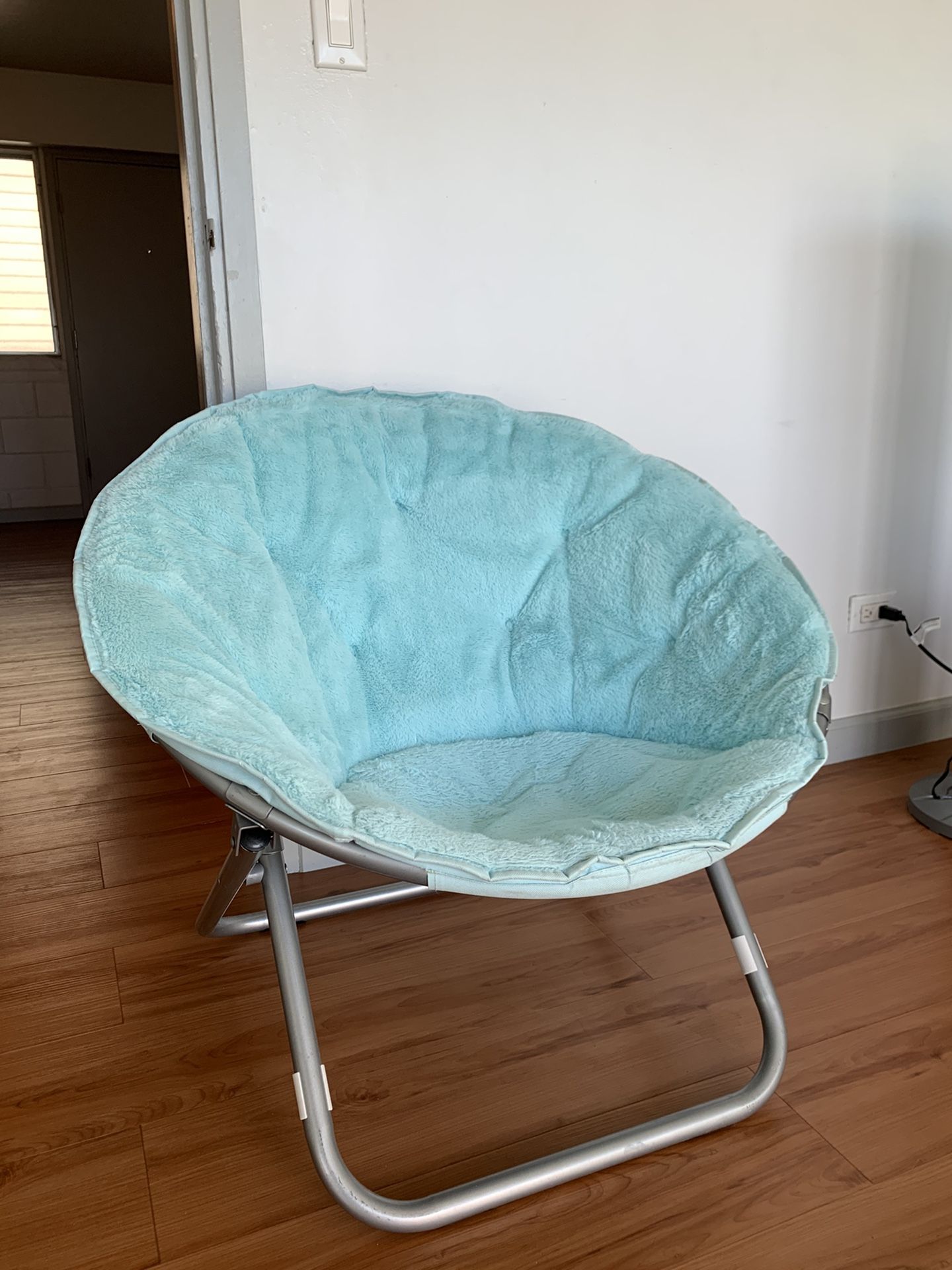 Super Soft Faux Fur Saucer Chair With Folding Metal Frame