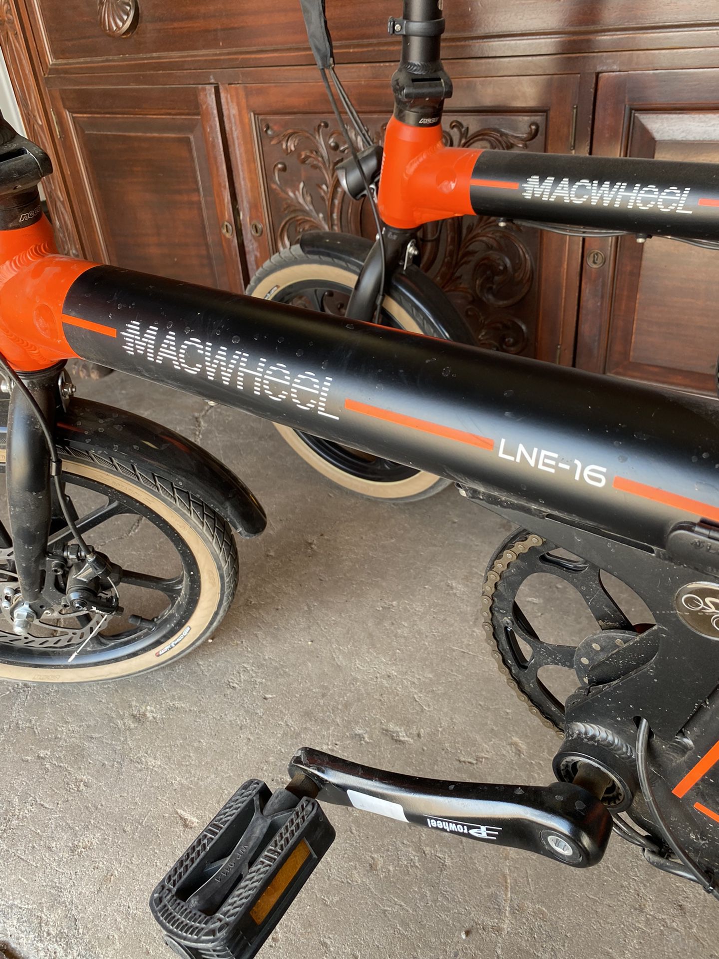 Electric Folding MacWheel LNE-16 Bike w/Chargers 