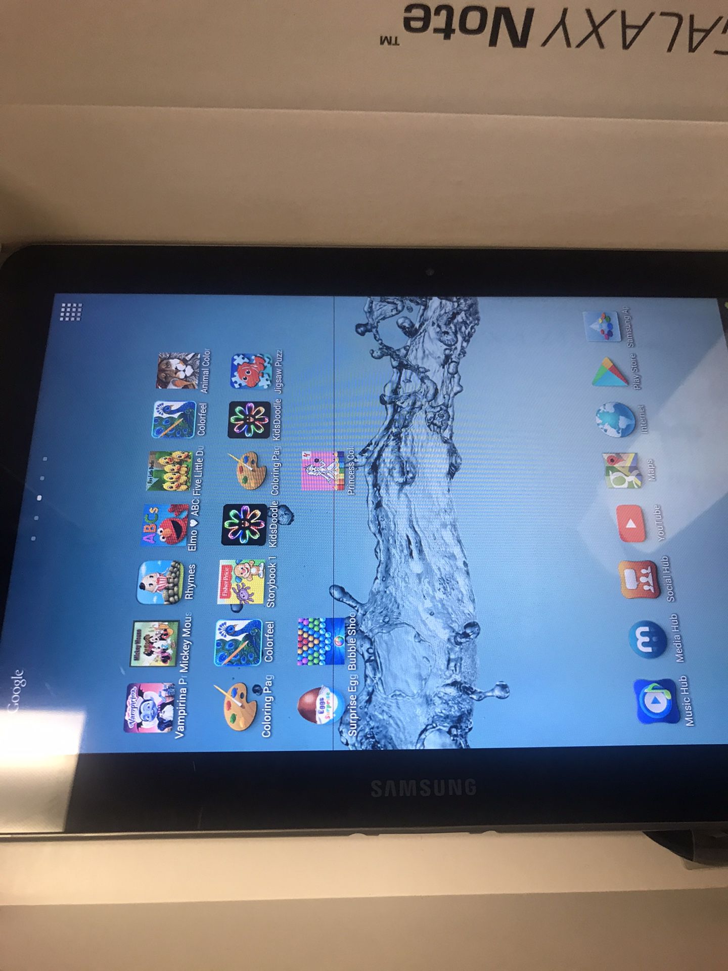 Samsung galaxy tablet 10.1 with charger small red line in screen