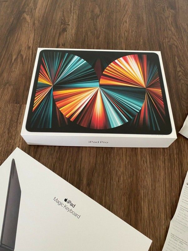 IPad Pro 12.9 5th Gen 128GB Cellular Wi-Fi w/ Magic Keyboard Silver