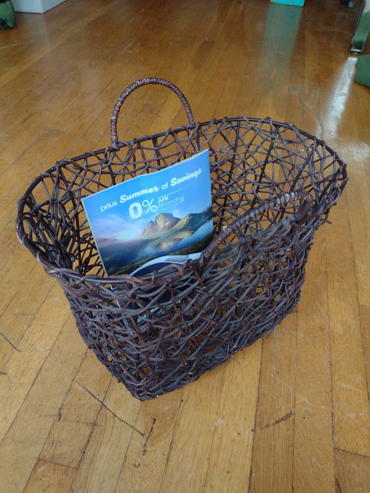 Magazine Rack (Basket)