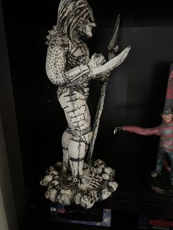 2ft Tall Predator Statue Thumbnail