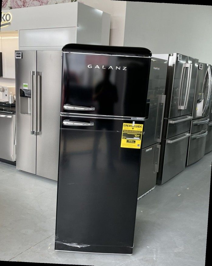 BRAND NEW Galanz Retro 12cu ft TopFreezer Refrigerator (Vinyl Black