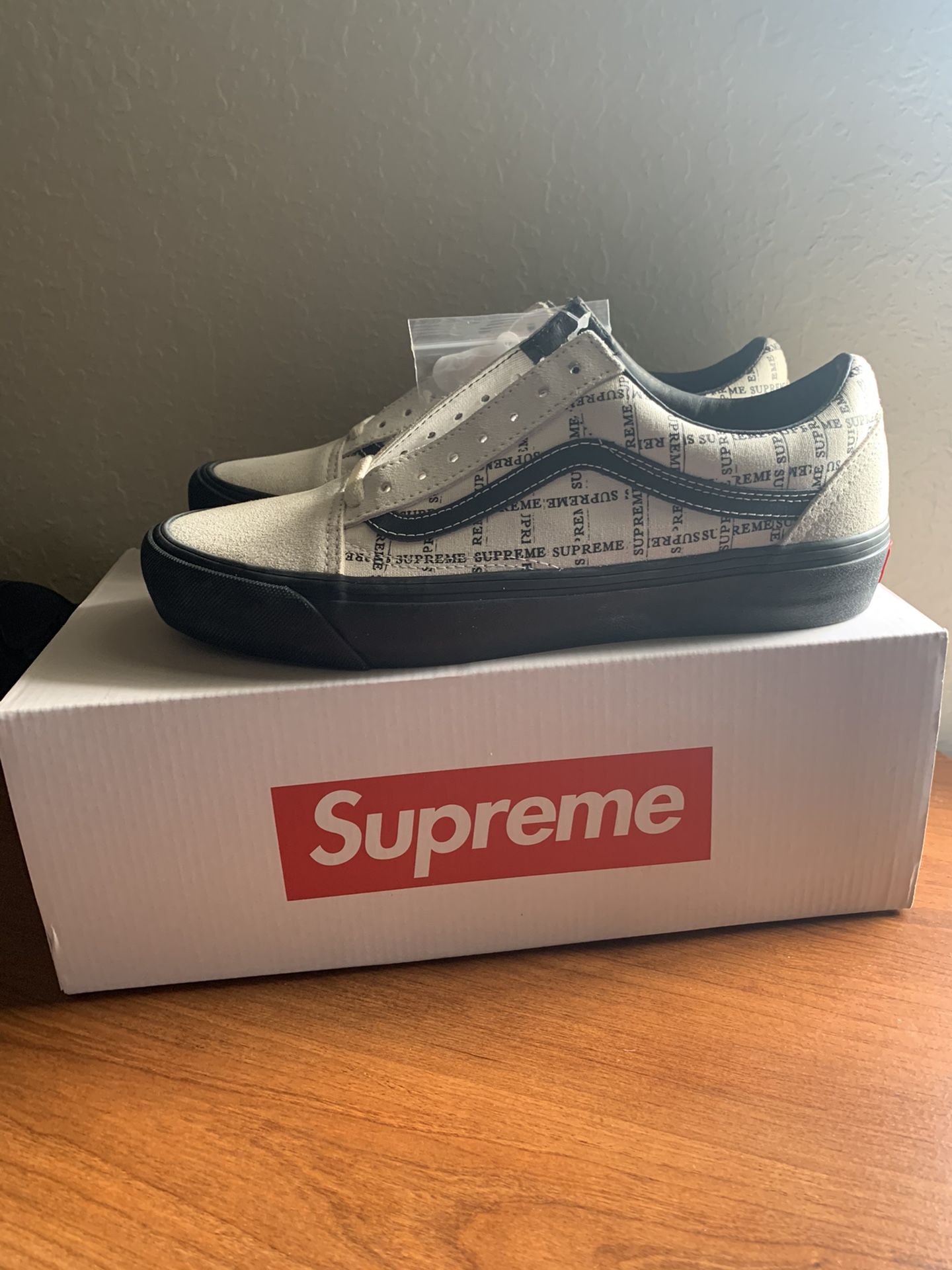 SUPREME X VANS! Old School Pro! Size 9
