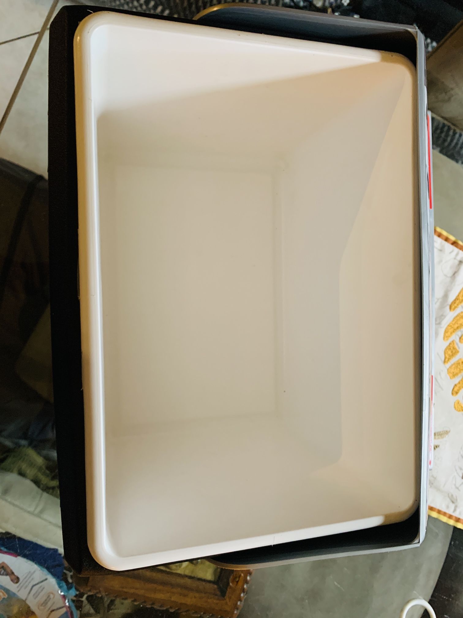 Snap-on igloo sliding collaboration cooler