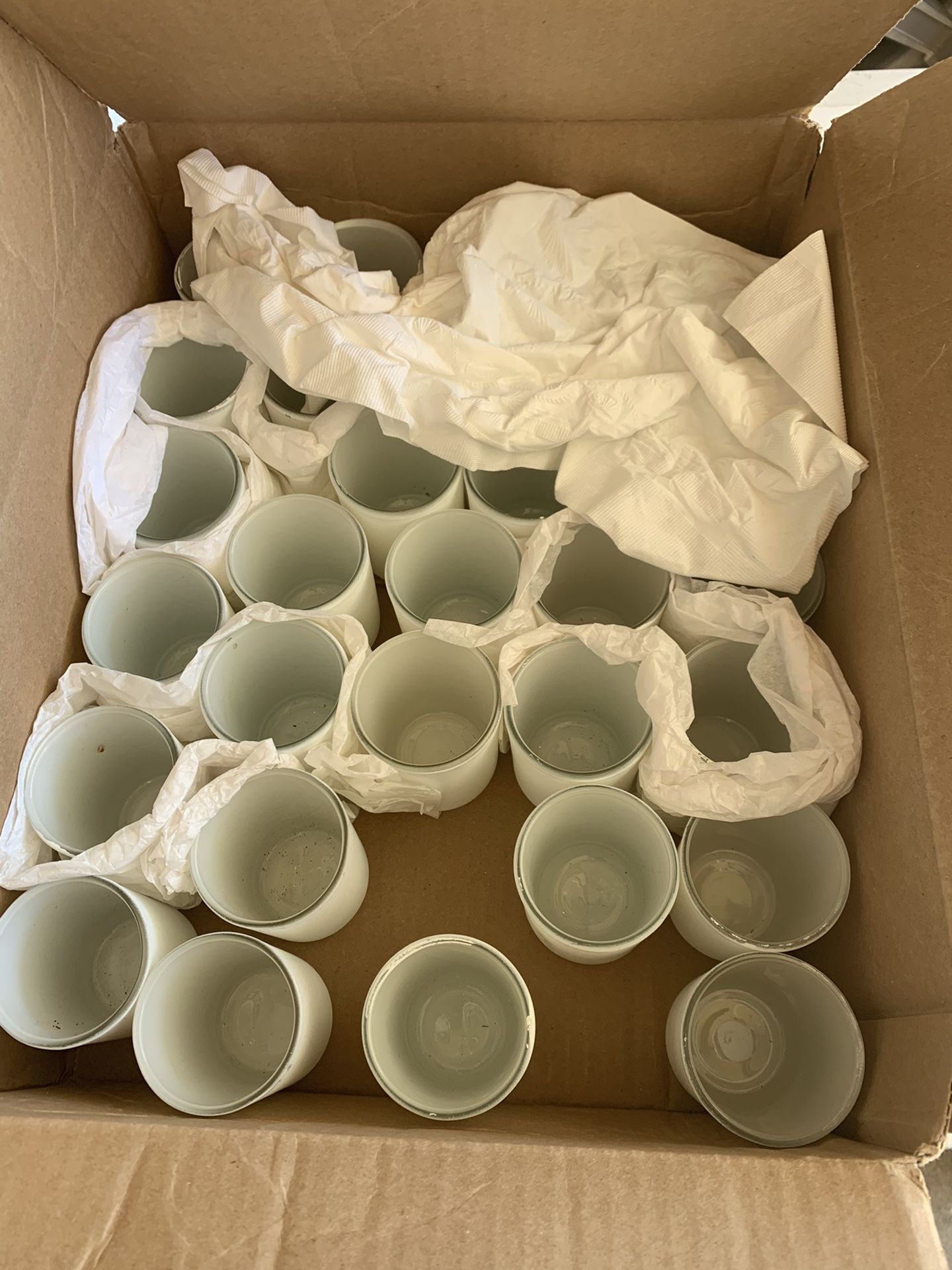 32 White Tea Light Holders For Wedding