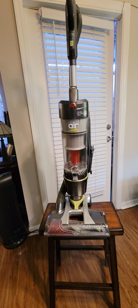 Hoover Air Steerable Upright Vacuum Cleaner w/ Filter with HEPA Media