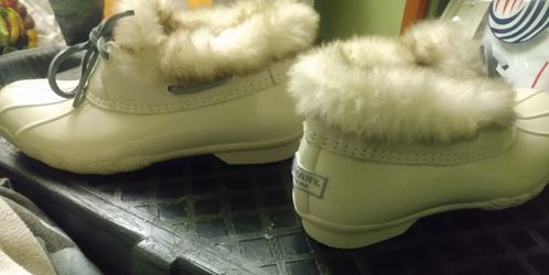 SPERRY IVORY  FAUX FUR LINED BOOTS -WOMEN'S SZ .7 Thumbnail
