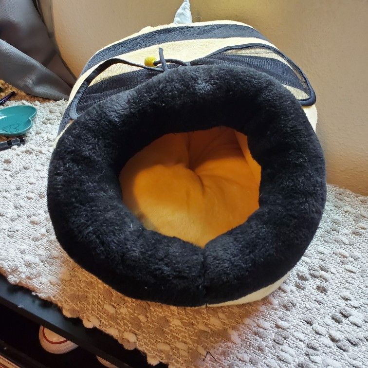 Bumblebee Kitty Bed