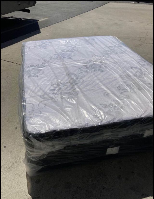 New Full Size Mattress & Boxspring