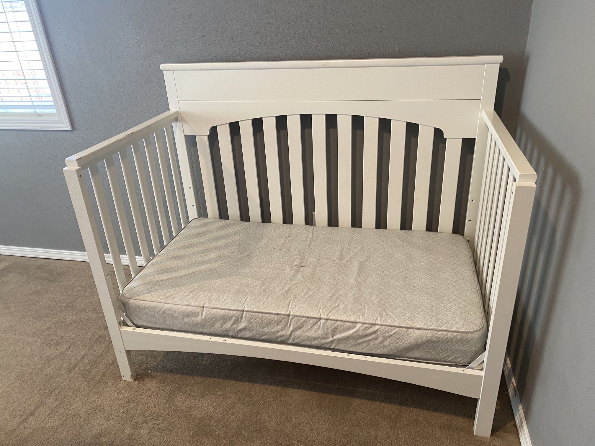 White Baby Crib &/or 4 in 1 Toddler Bed