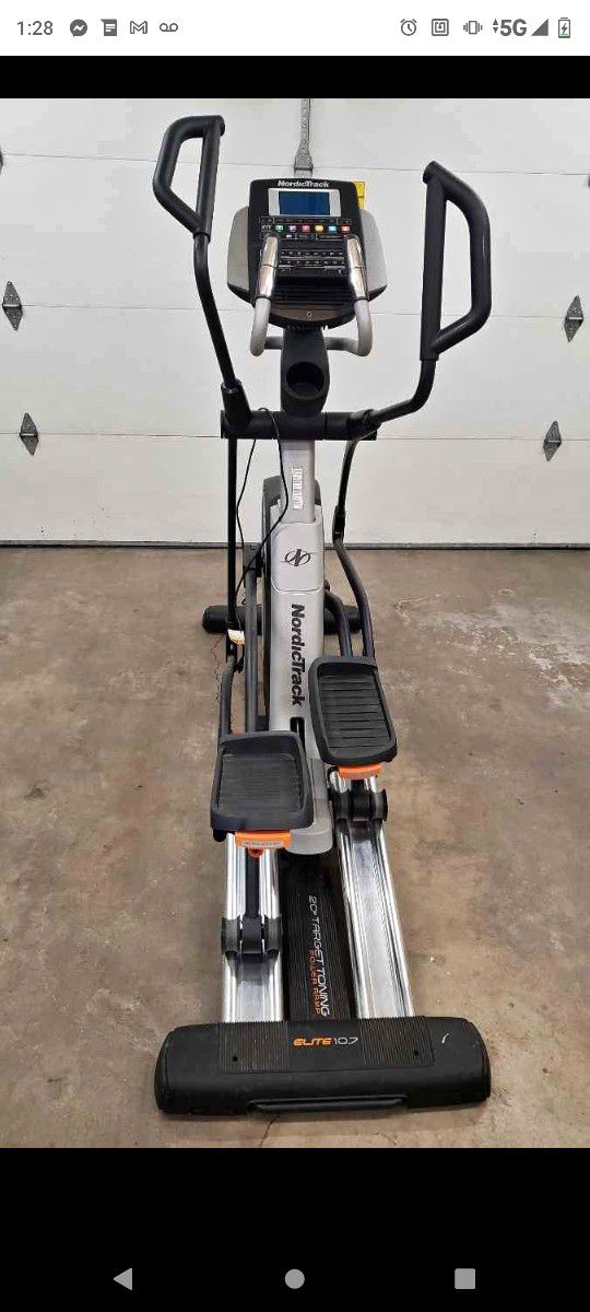 NORDICTRACK 10.7 ELLIPTICAL MACHINE ( LIKE NEW & DELIVERY AVAILABLE TODAY)