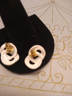 White Links Earrings Thumbnail