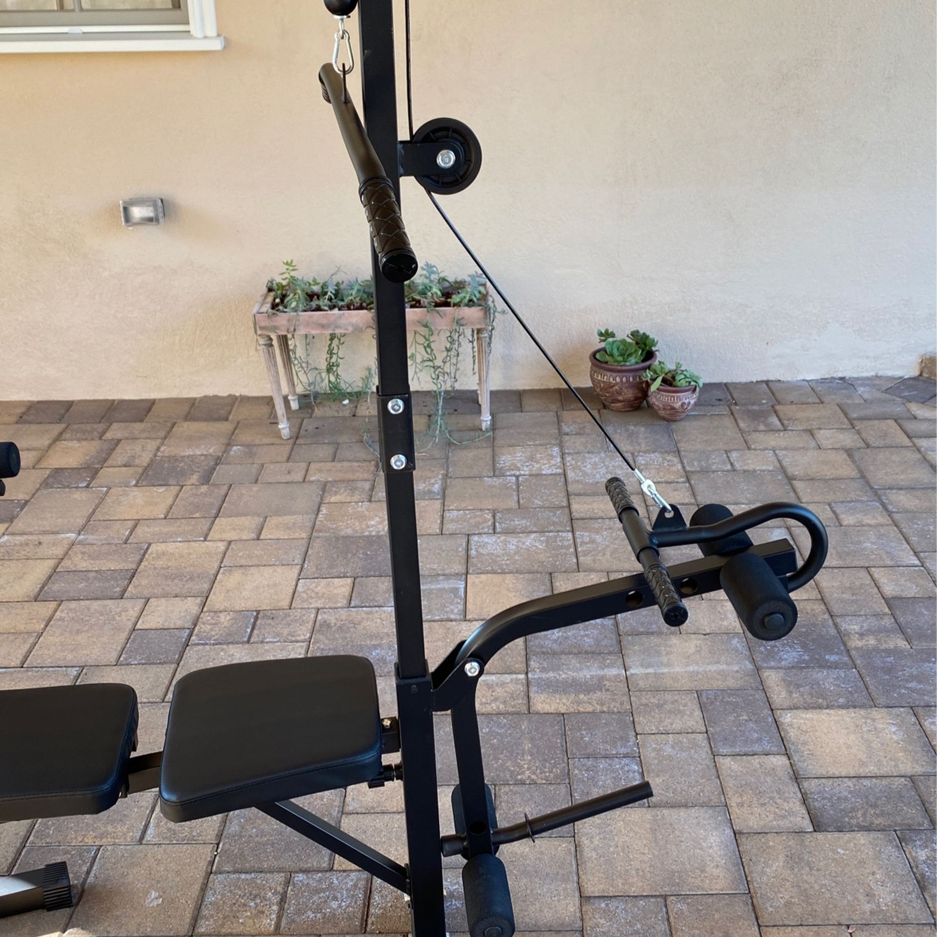 Multifunctional Weight And Exercise Machine (bench Press, Leg Press, Pull Down Bar, Bicep...)