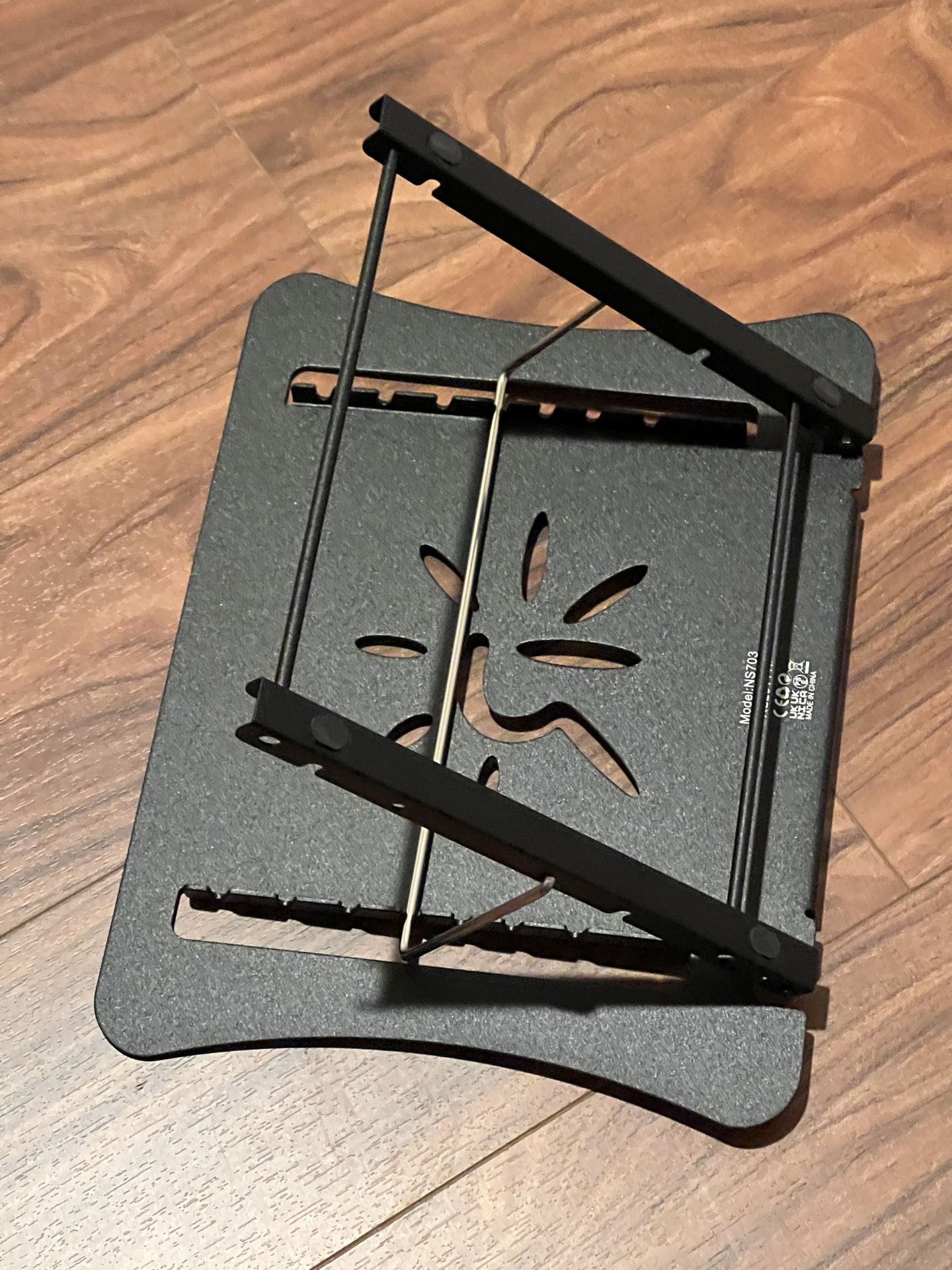 brand new 📦 adjustable aluminum laptop raiser 💰 original $40