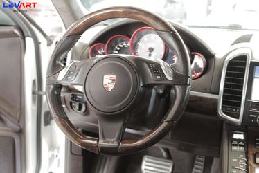 2013 Porsche Cayenne Thumbnail