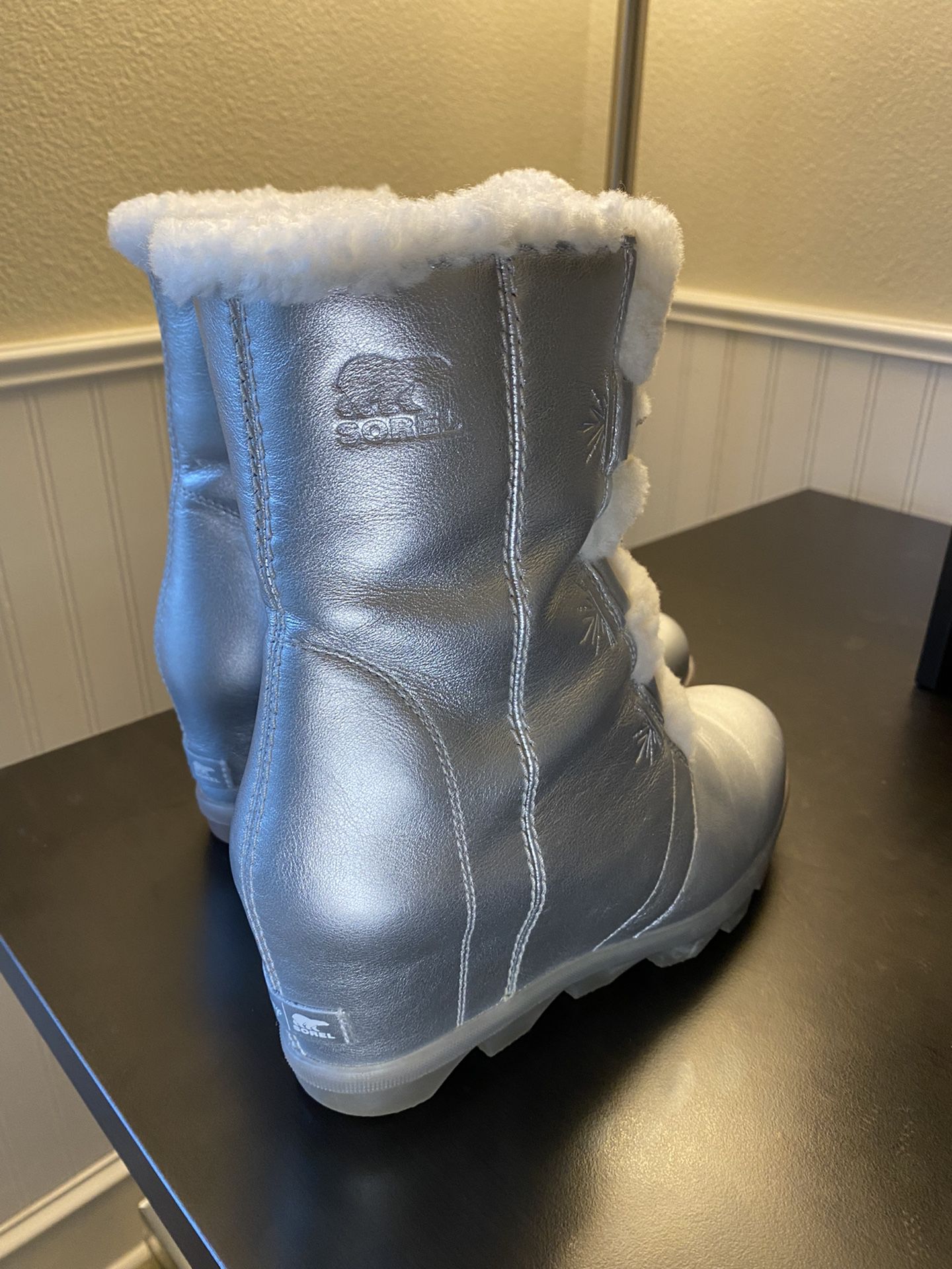 Sorel women’s Disney frozen  Joan of Arctic 2 Wedge boots