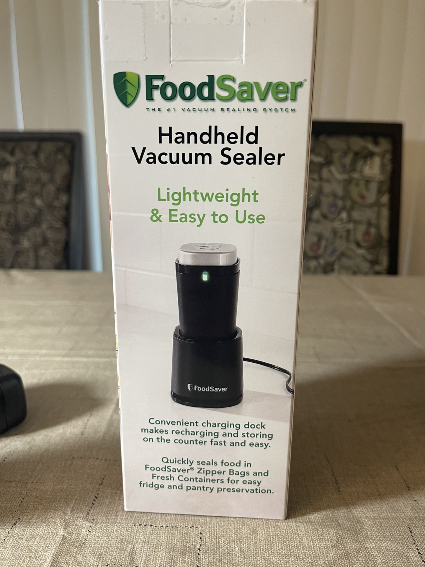 Foodsaver Handheld Vacuum Sealer (With 15 Vacuum Seal Zipper Bags)