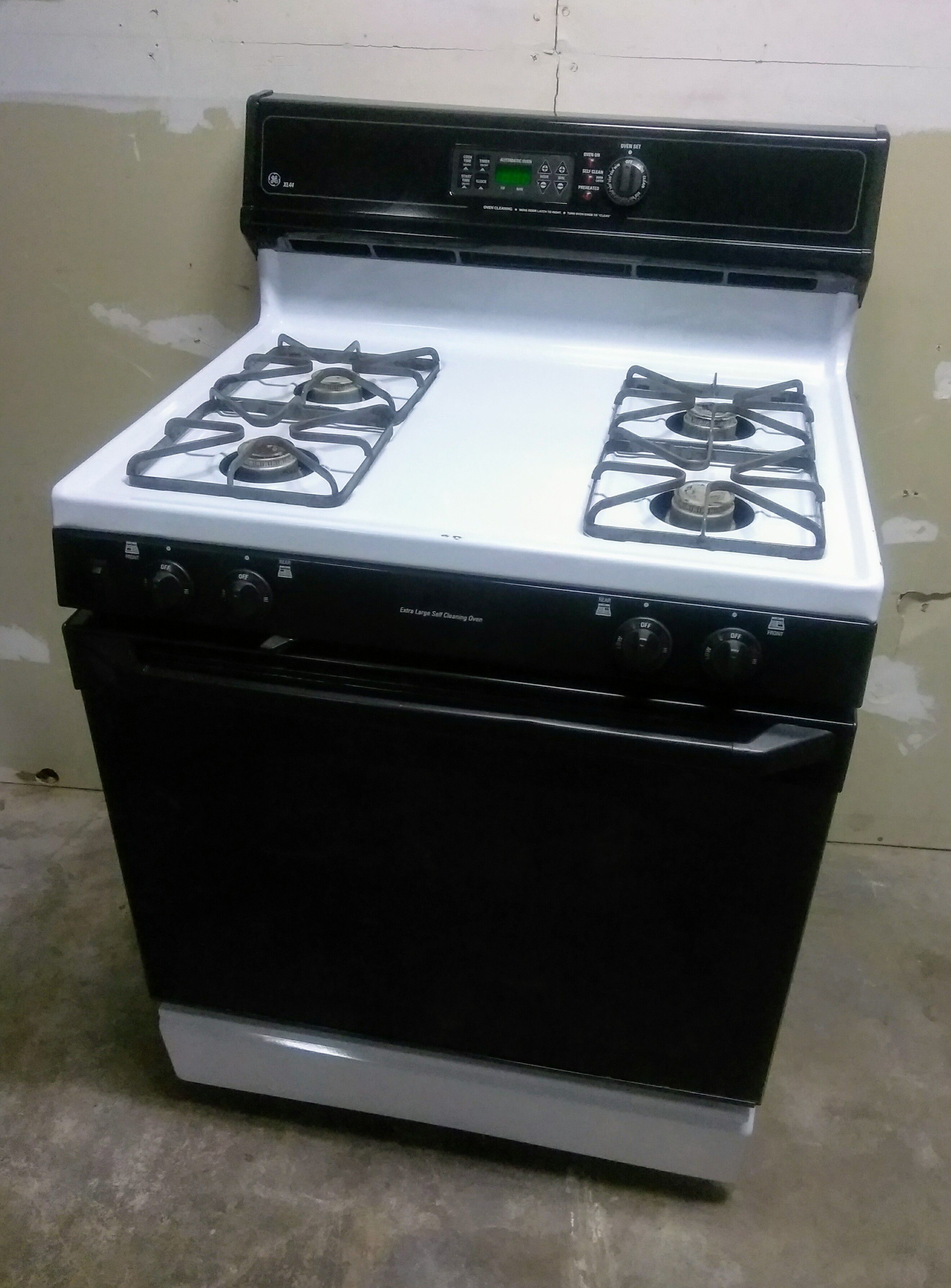 Ge Xl44 Self Cleaning Gas Stove Good Condition Will Deliver For Sale
