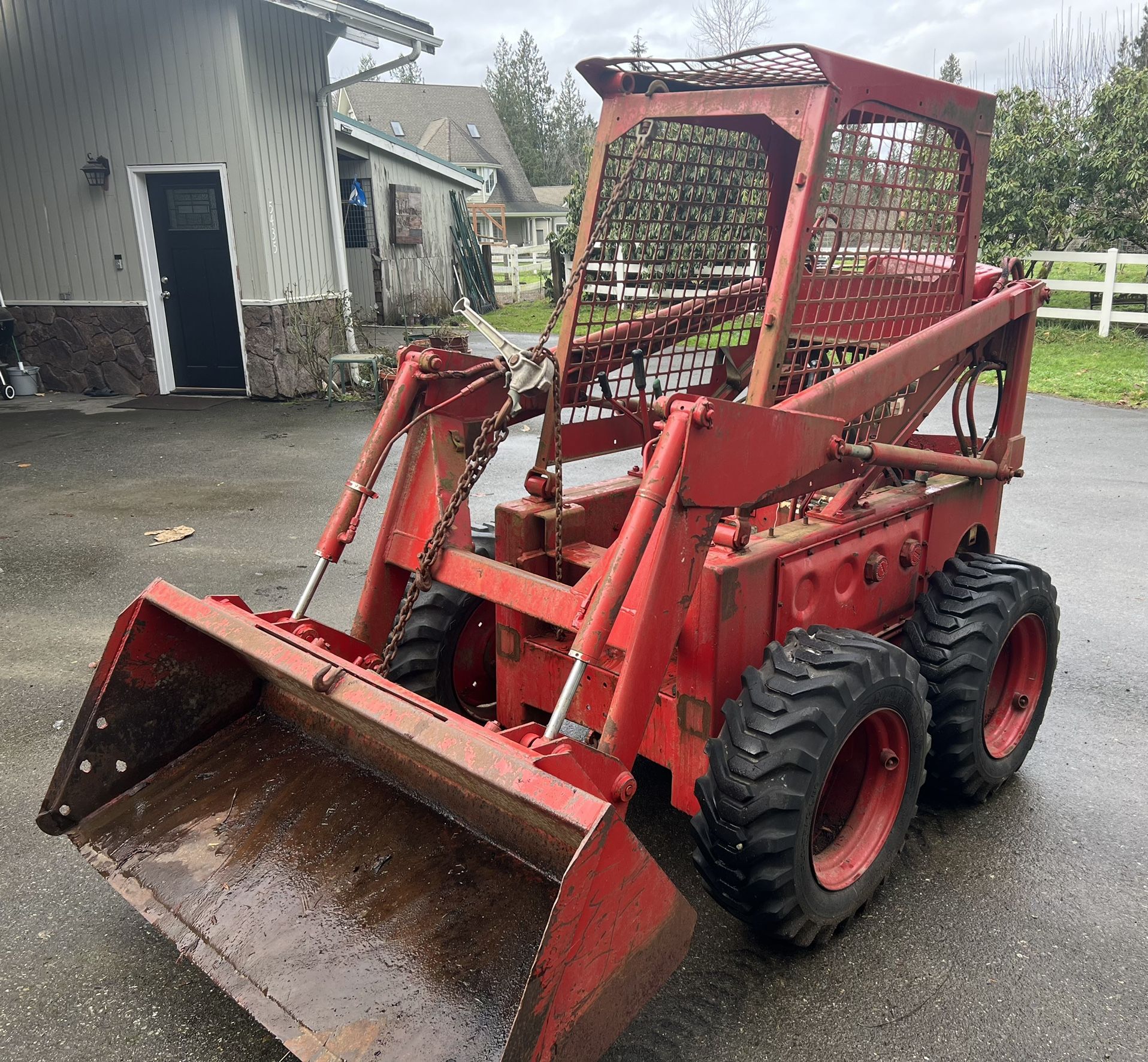 Bobcat 610 skid steer with 60” bucket - mechanic special