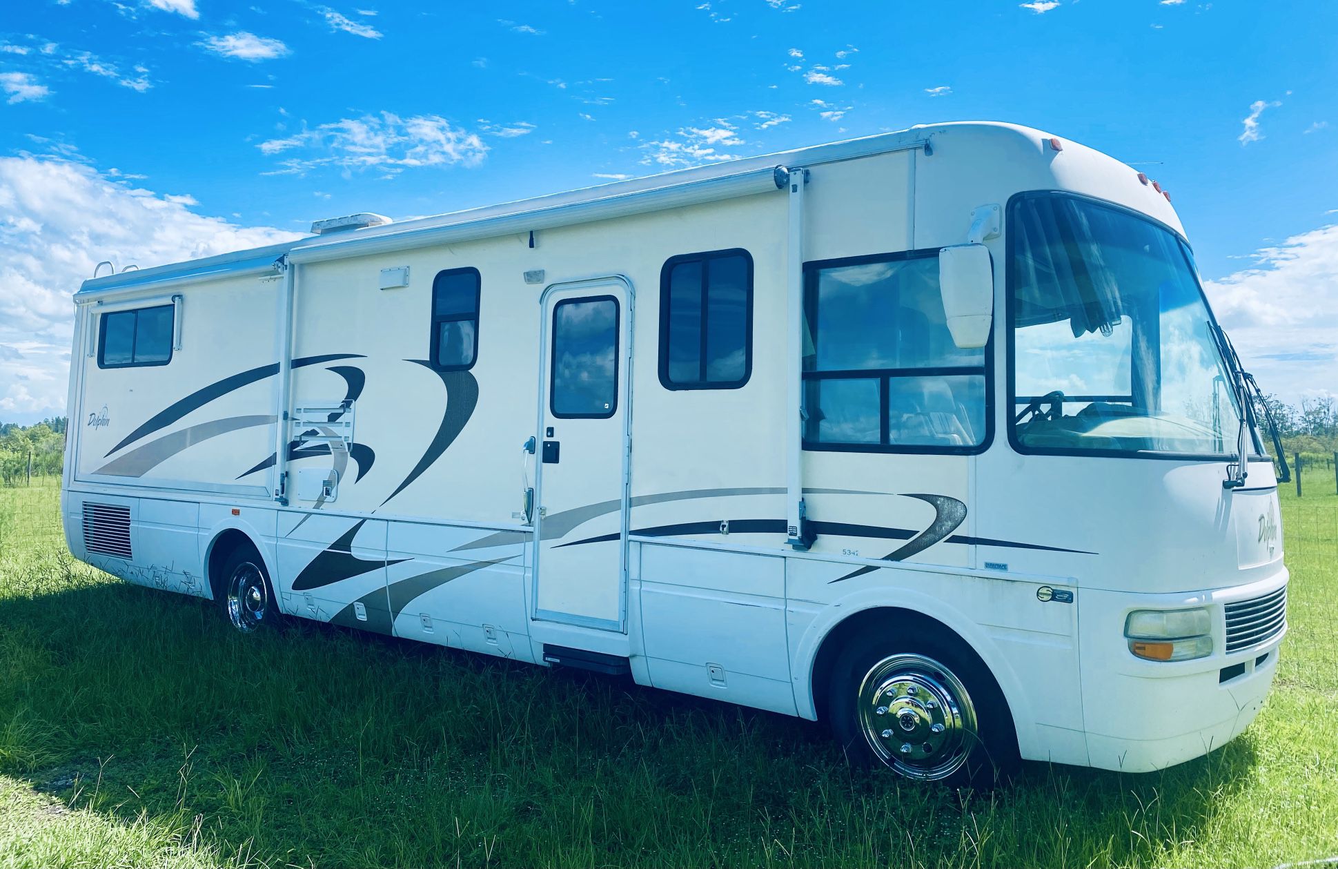2004 Dolphin Motorhome 1 Owner