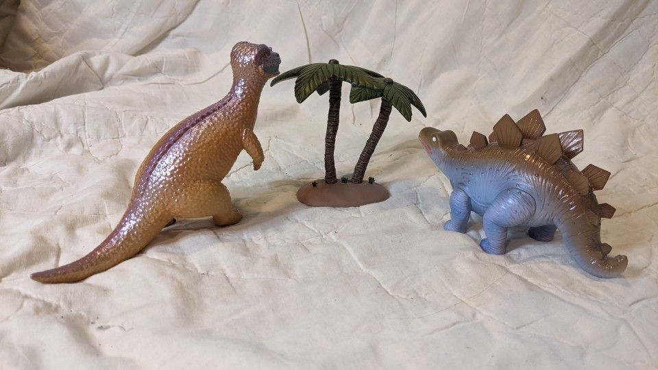 QFig Firefly Wash's Toy Dinosaurs Set