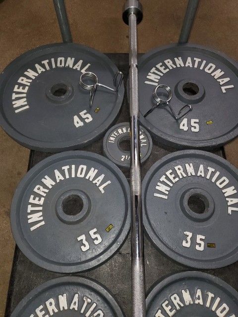 COMPETITOR. IMPEX WEIGHT BENCH WITH 300 LB OLYMPIC WEIGHT SET LIKE NEW AND DELIVERY AVAILABLE TODAY