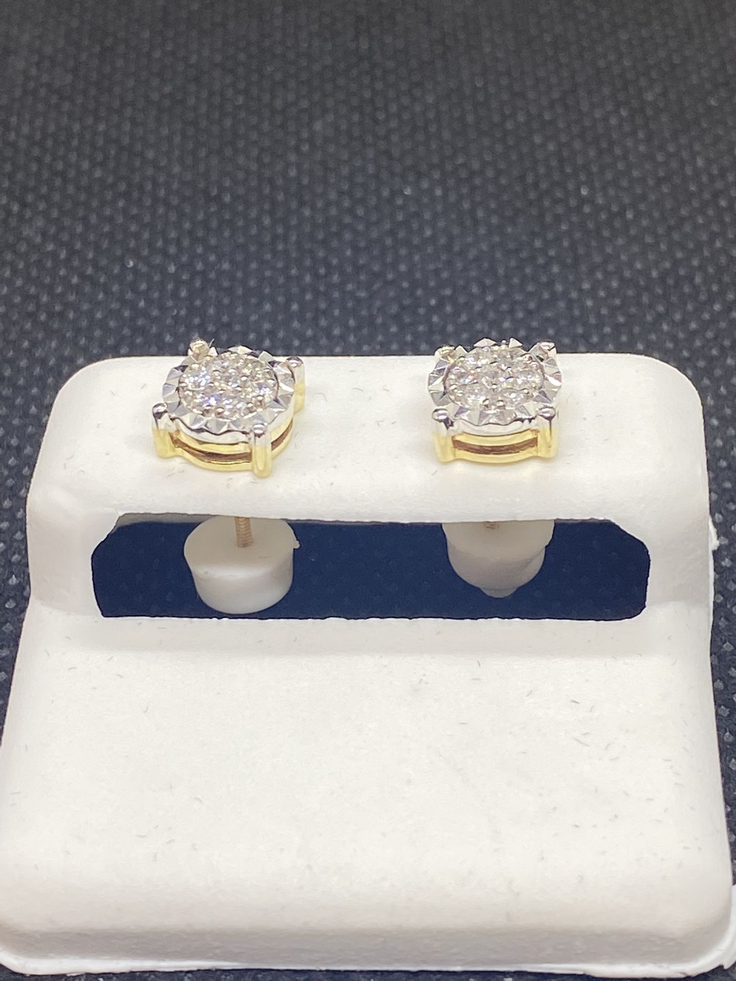 10KT GOLD AND DIAMOND EARRINGS OF 0.54 CTW AVAILABLE ON SPECIAL SALE 