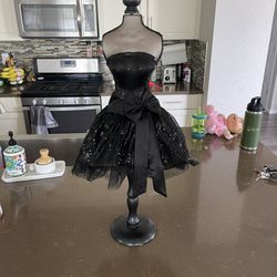 Lady Mannequin Dress Thumbnail