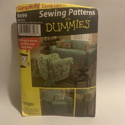 SIMPLICITY 5699 CRAFTS HOME DECOR SOFA & CHAIR COVERS & PILLOWS PATTERN-UNCUT Thumbnail