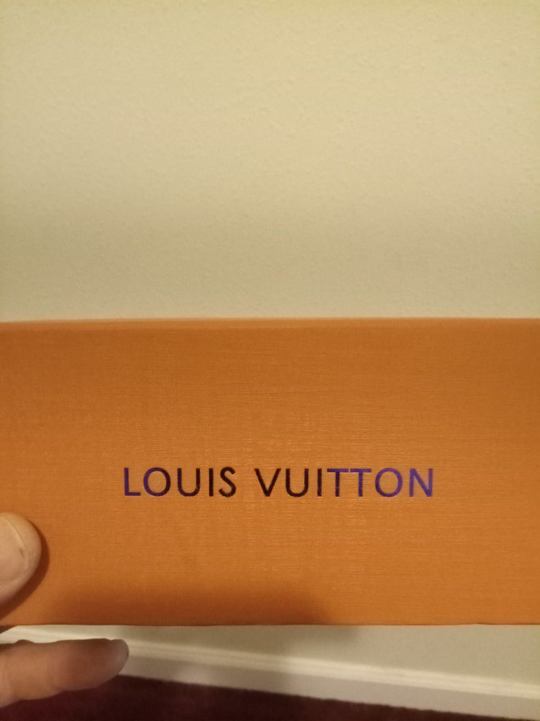 Louis Vuitton Unisex Glasses 