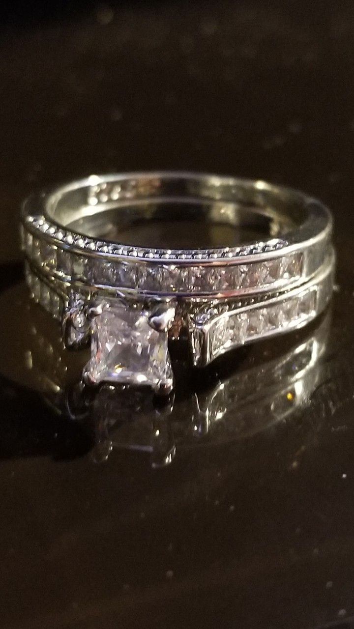 Gorgeous princess Cut Women's Wedding Engagement Promises Ring Size 6