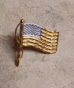 10kt Gold American Flag Pin Thumbnail