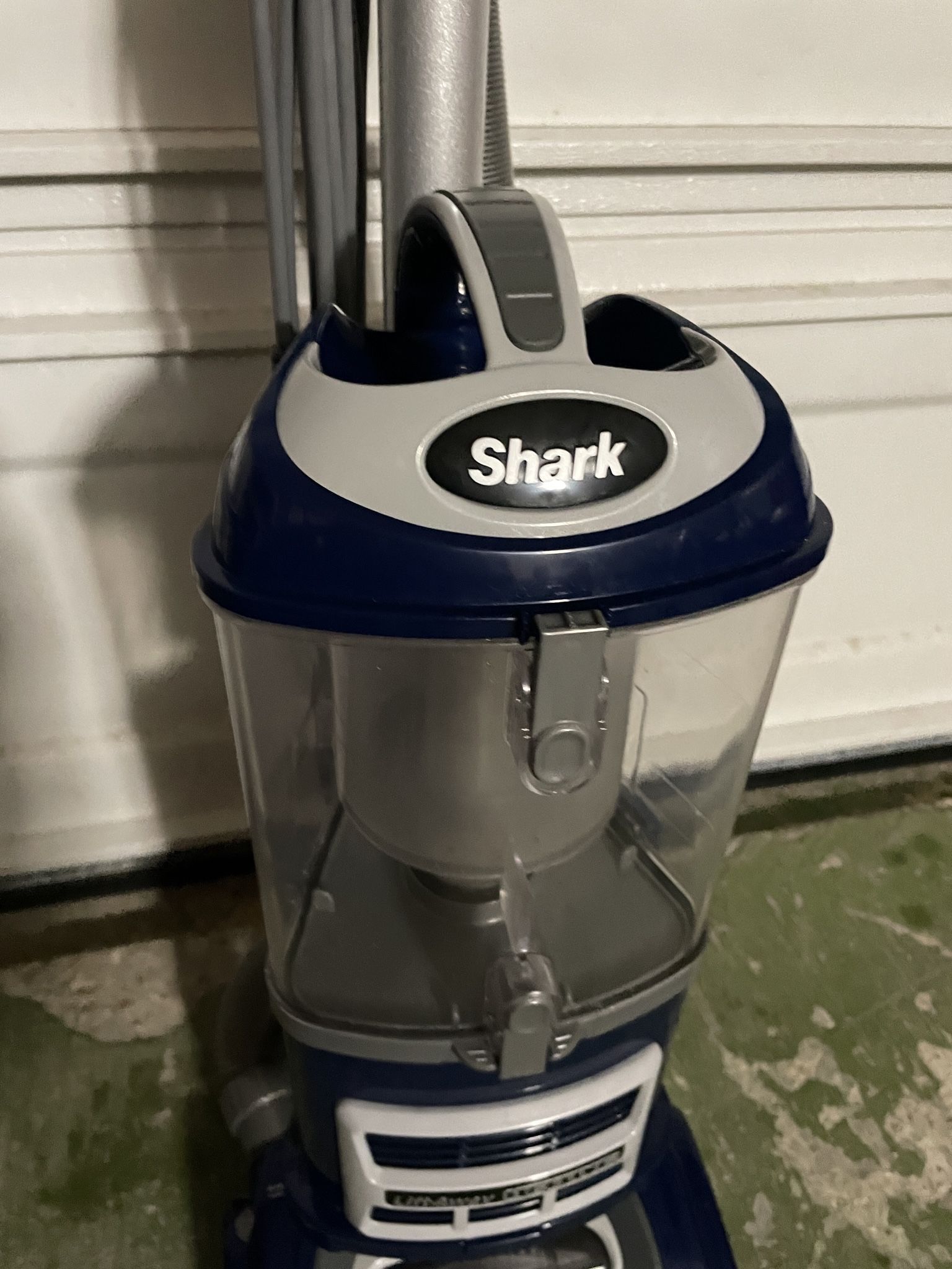 Shark Navigator Lift Away Deluxe Bagless Vacuum