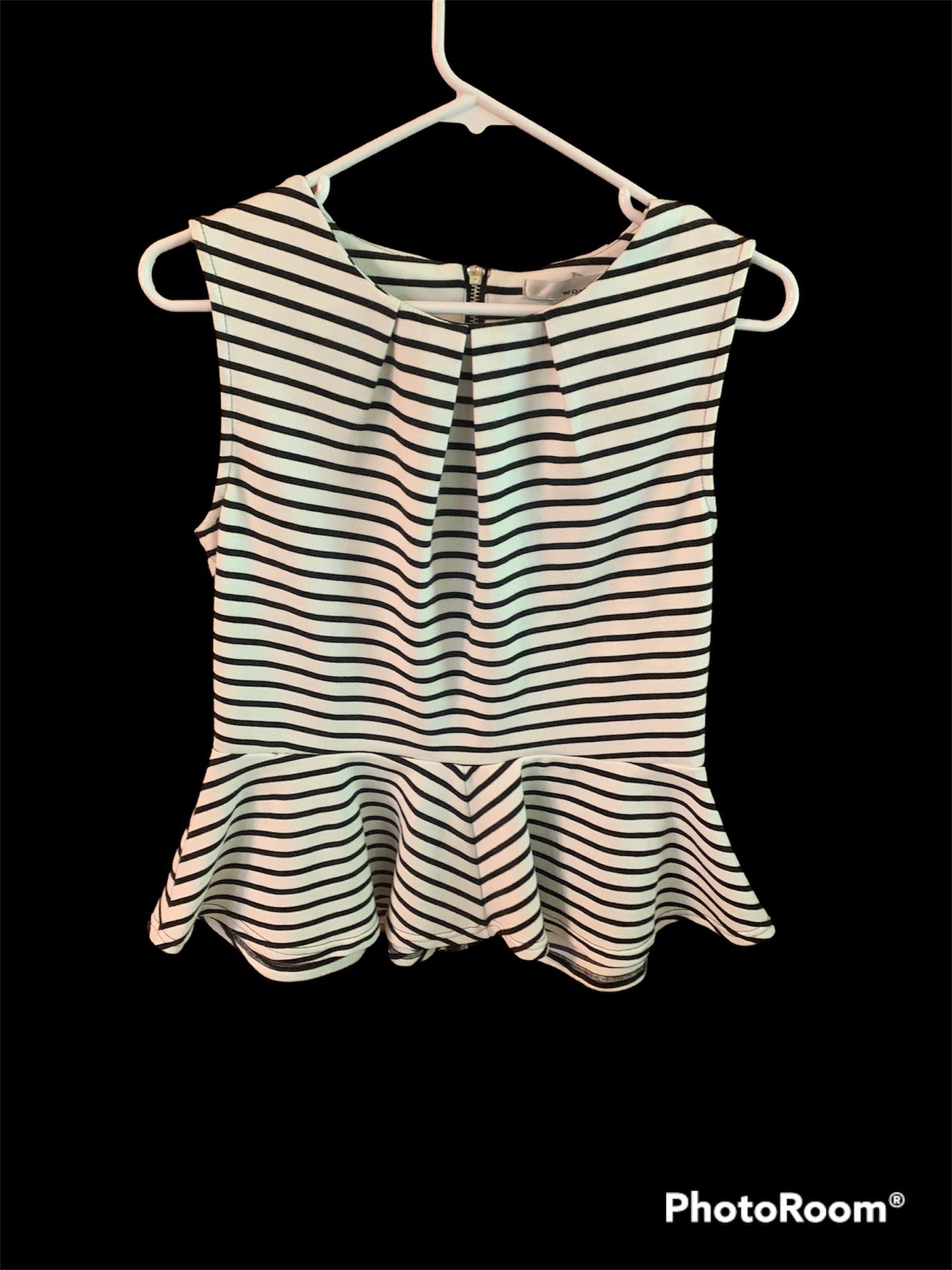 WD NY Black And White Striped Sleeveless Peplum Top Sz Large Pleated Neckline