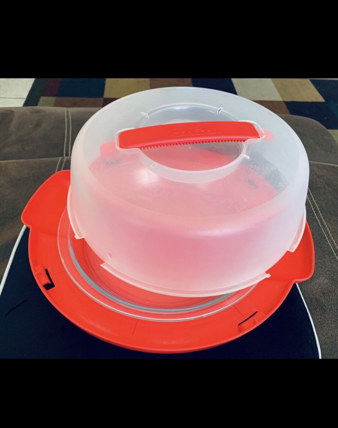 PYREX Cake Dish with Base & Cover baking, kitchen , pick up only