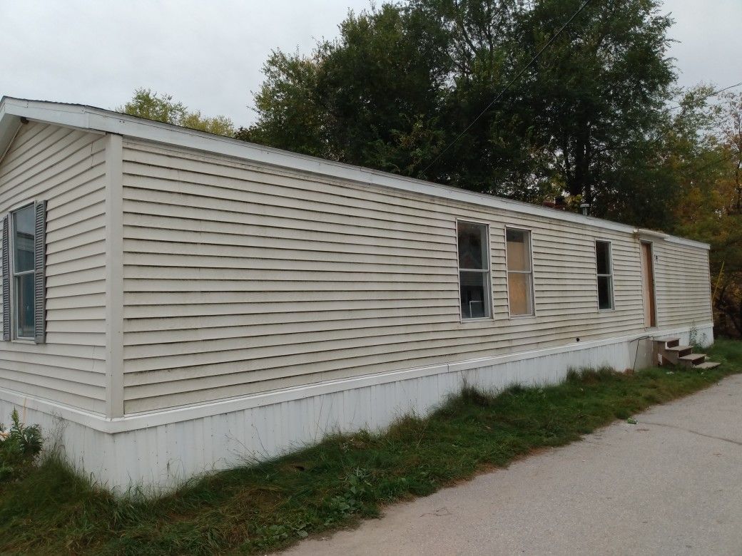2 Bedroom Mobile Home 1 Bath