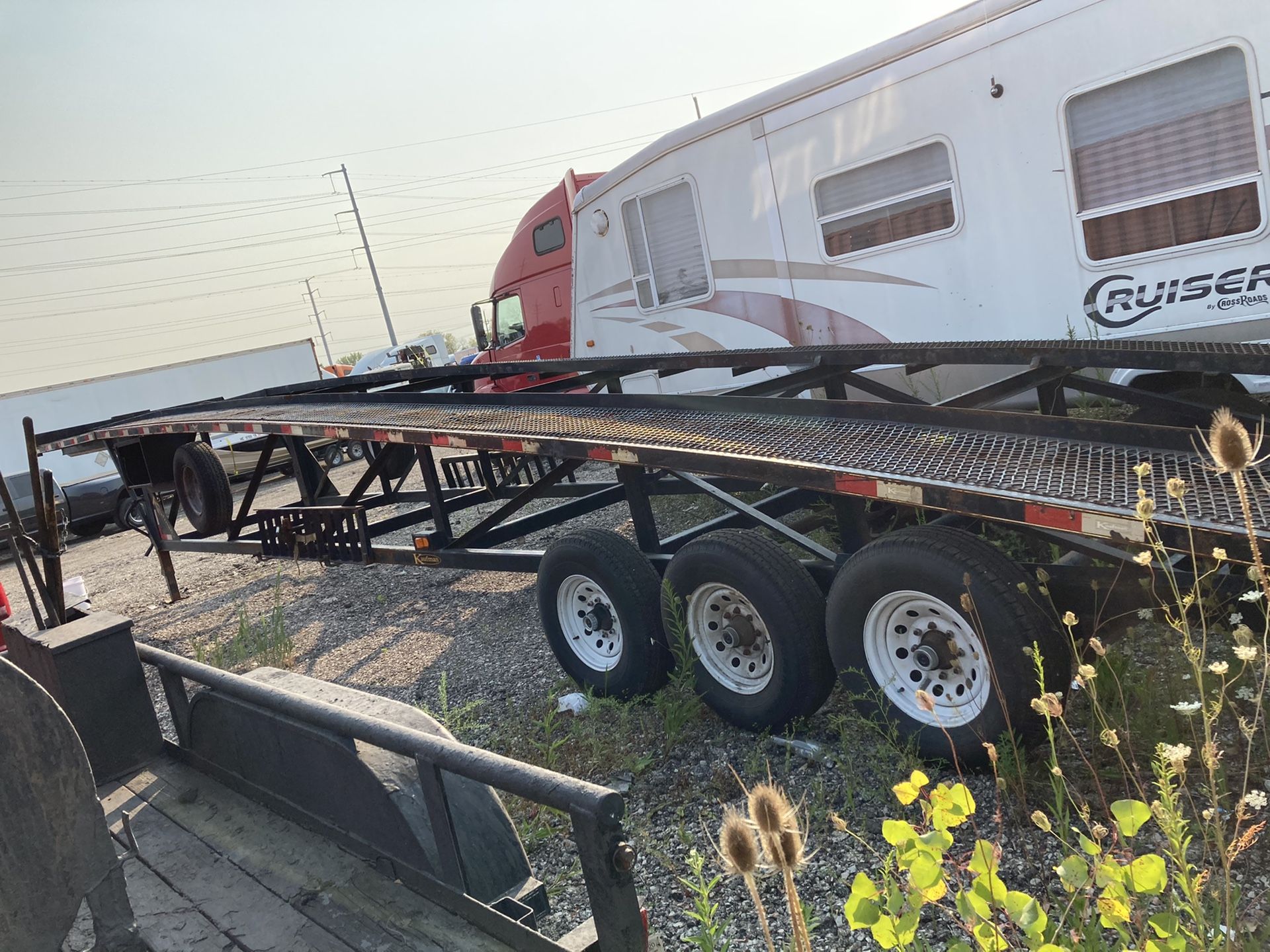 2016 Kaufman 3 car hauler trailer, in good condition, no cracks on the frame, new brakes and bearings,new tires. Ready to go on the road.