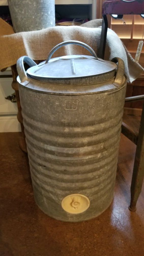 VINTAGE 1960'S IGLOO TTI STANDARD 5 GALLON WATER COOLER. MADE IN