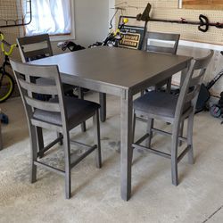 Table And Chairs  Thumbnail