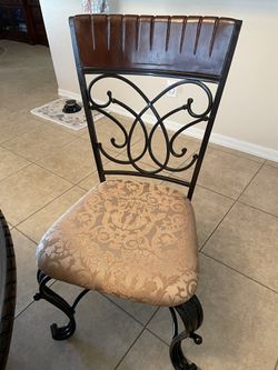 Kitchen Table And 4 Chairs Thumbnail
