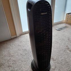 Honeywell QuietClean  Air Purifier -  With Rinse And Reuse Filter Thumbnail