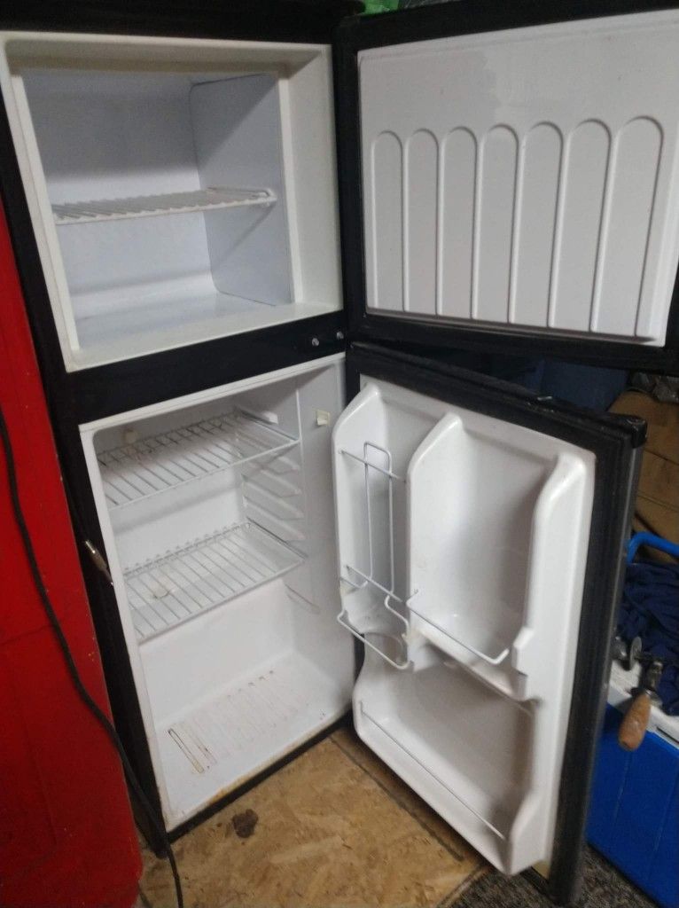 Mini Refrigerator / Freezer