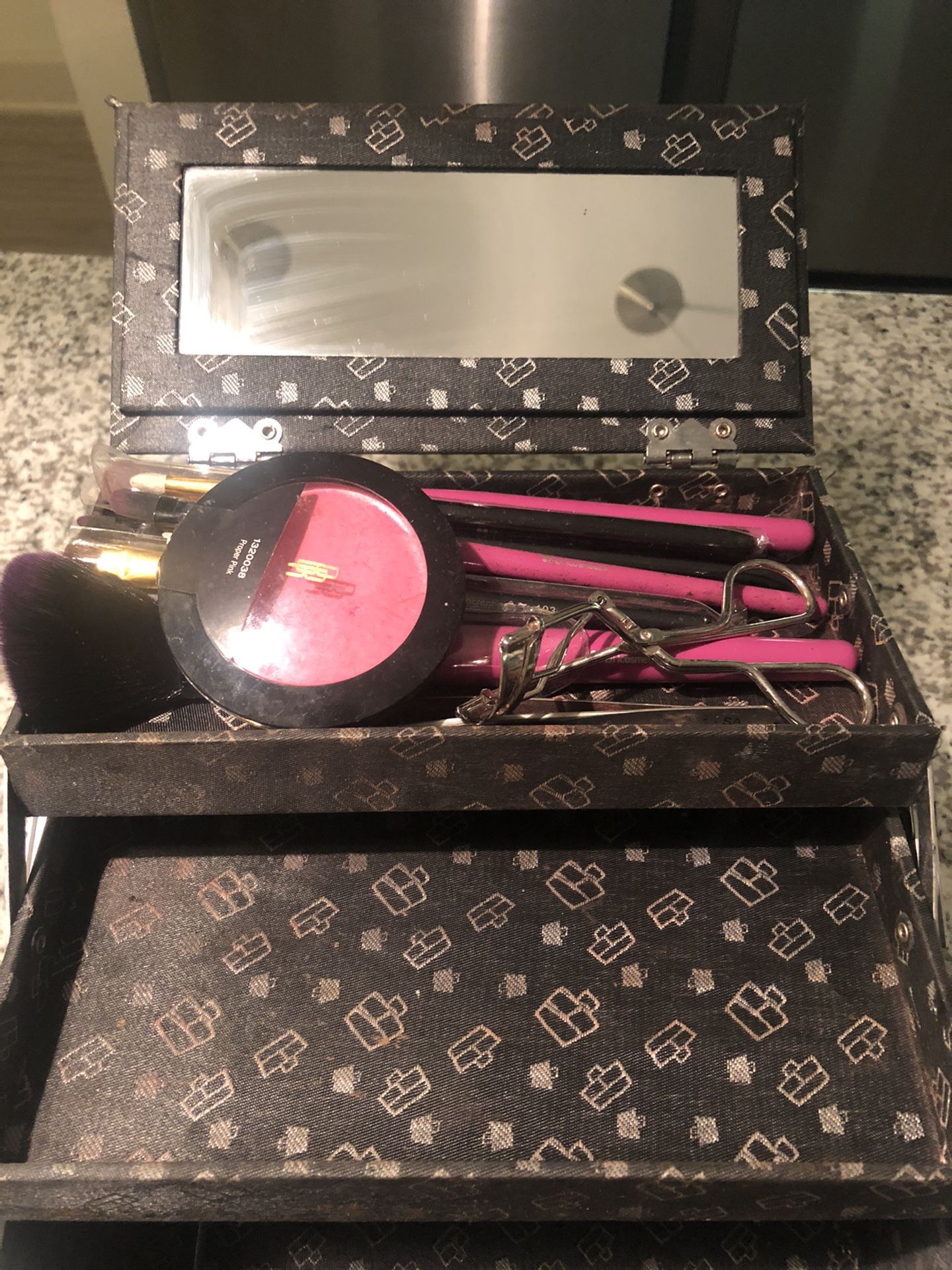 Make Up Box With Free Eyeshadow Pallets, Brushes And More! 