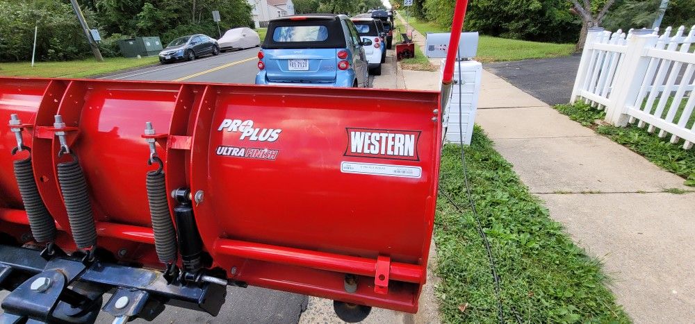 Snow Plow Truck And Spreader With 3 Places 5yrs Contract
