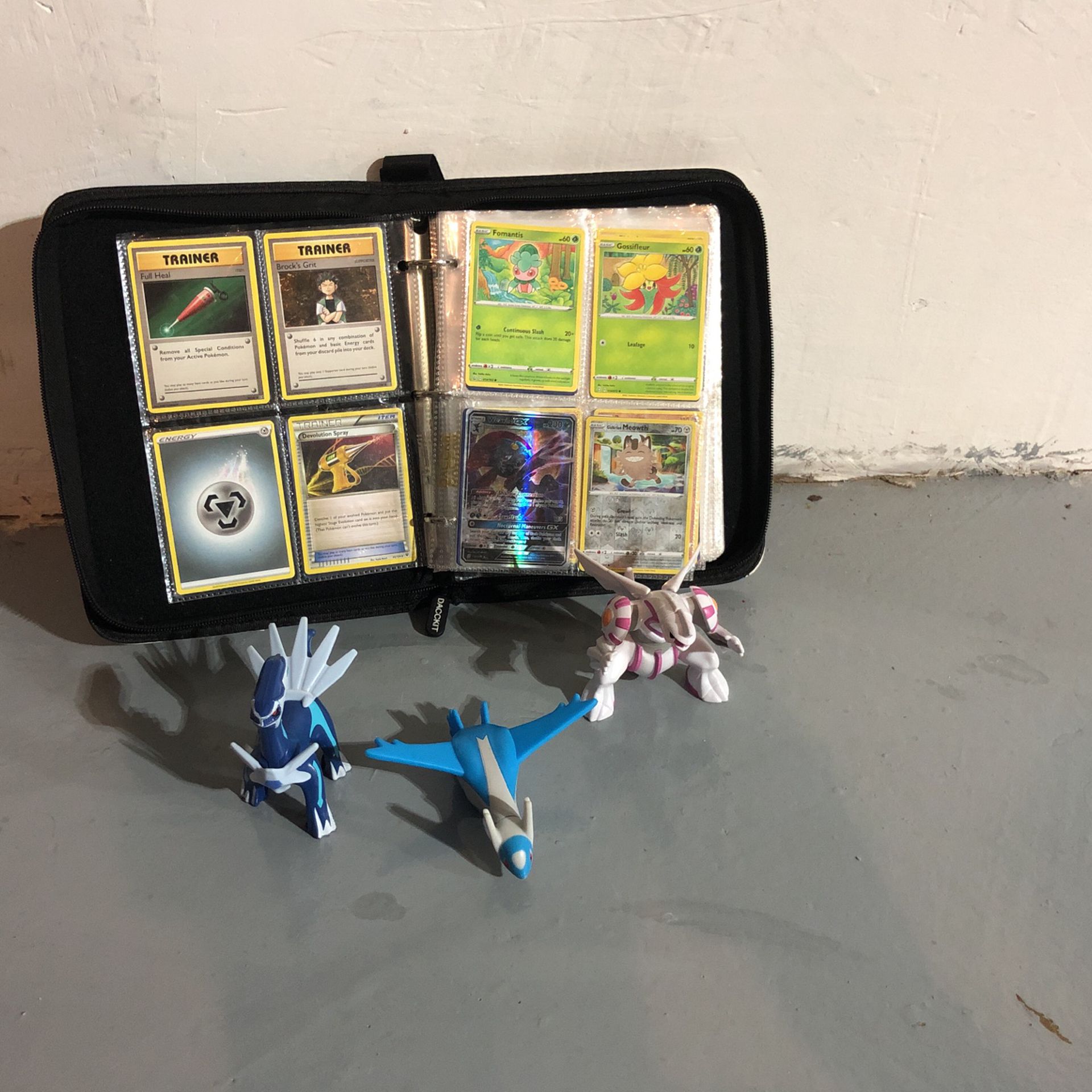 Pokémon Cards & Dacckit Card Binder