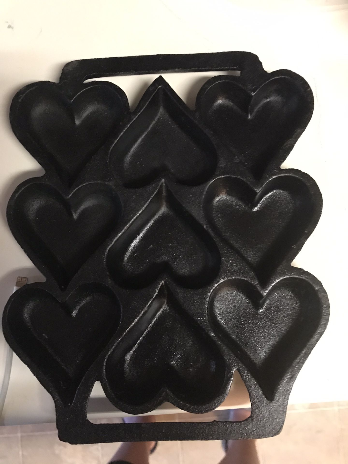 Heart shaped cast iron baking pan